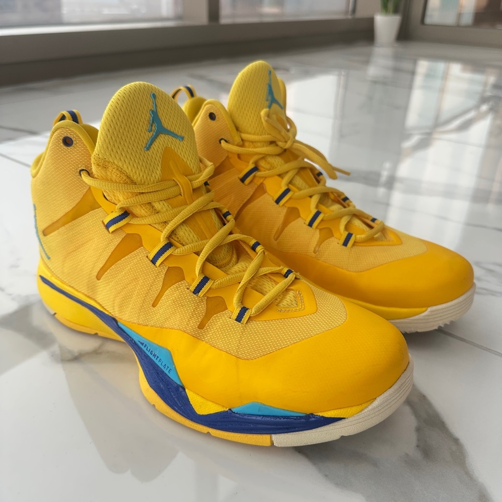Jordan Super.Fly 2
Color: Varsity Maize/Gamma Blue-Came Royal-White - Picture 2 of 14